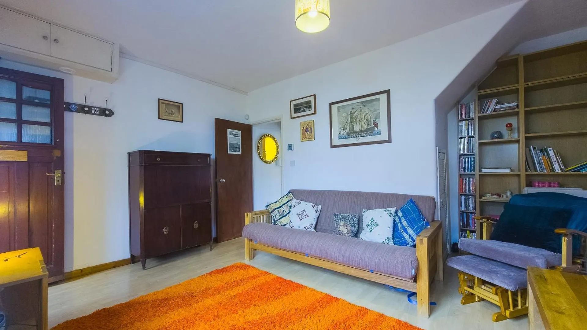 Dom wakacyjny Pass The Keys Charming Home Near Thames Dlr Londyn